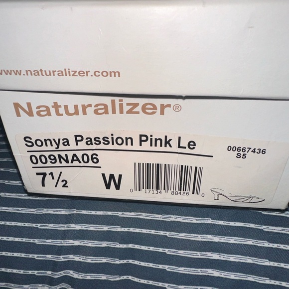 Naturalizer leather Sonya sandals•Color: Passion Pink •Size: 7.5W •NEW IN BOX - Picture 13 of 13